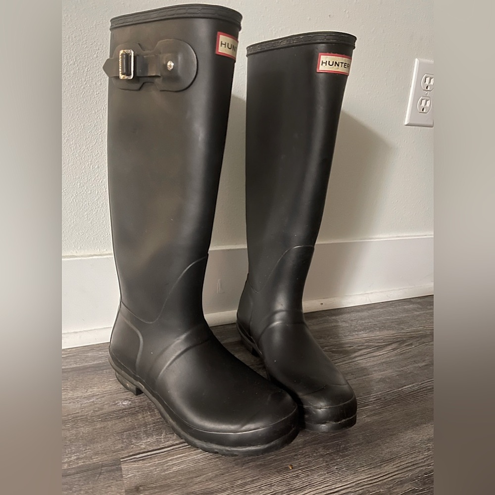 Hunter Original Rain Boot Tall size 9
